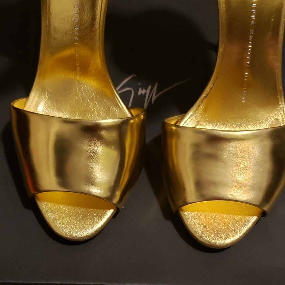 Shoes - Picture 2 of 6